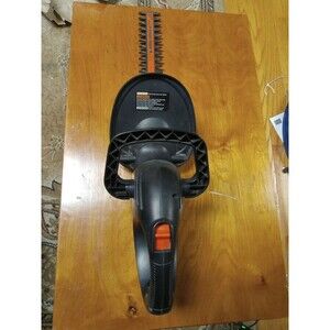 Black & Decker TR1700, 17" electric corded hedge trimmer